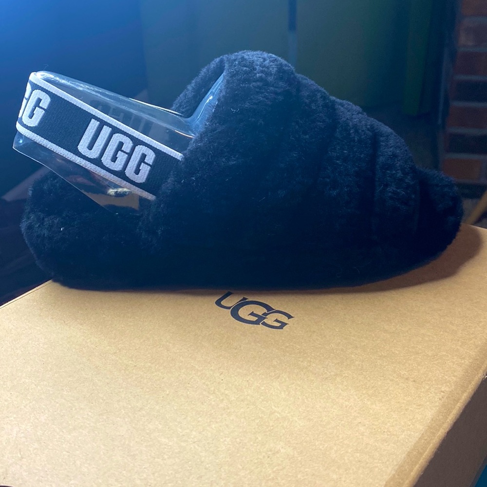 UGG Fluff Yeah Slide Black Women’s Size 7 NWT
